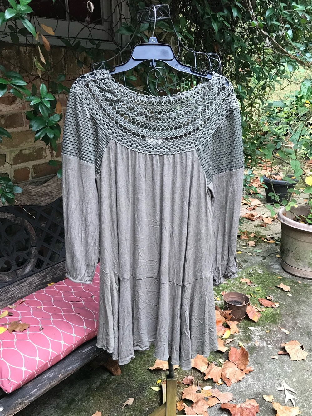 Umgee- OLIVE DRAB LACE CRINKLE SHIFT DRESS- Size Medium- EUC